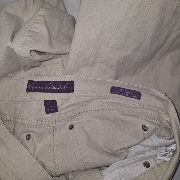 Gloria Vanderbilt capris size 10 - Picture 4 of 4